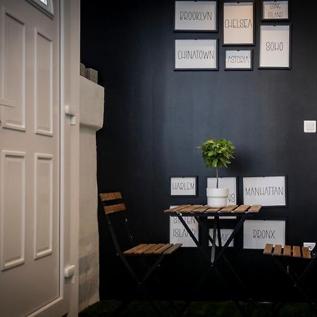 Superbe Appartement Avec Patio Nîmes Esterno foto