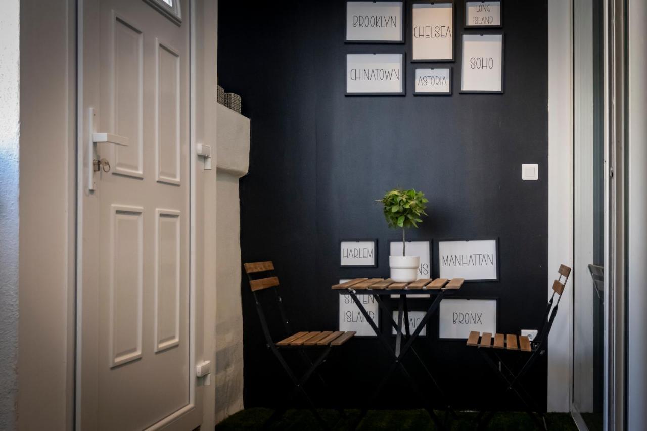 Superbe Appartement Avec Patio Nîmes Esterno foto