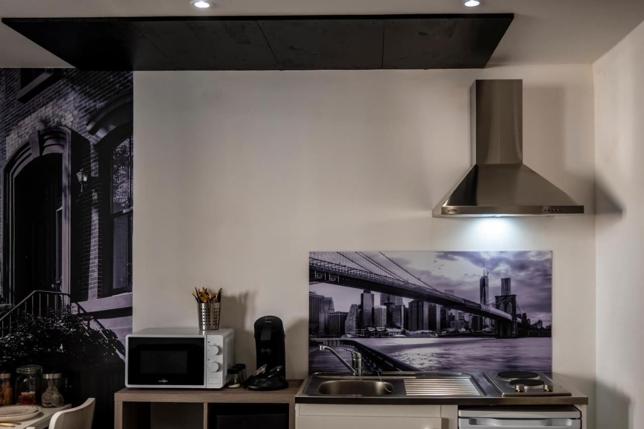 Superbe Appartement Avec Patio Nîmes Esterno foto