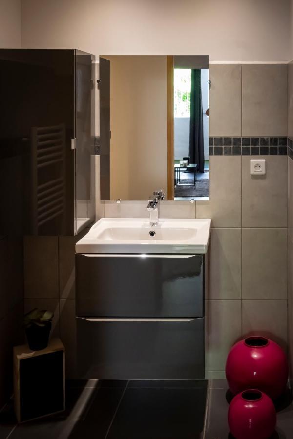 Superbe Appartement Avec Patio Nîmes Esterno foto