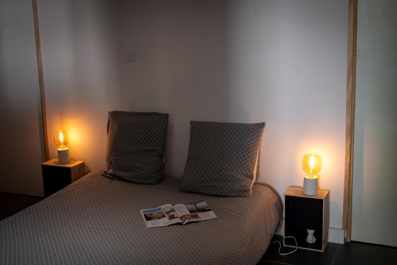 Superbe Appartement Avec Patio Nîmes Esterno foto